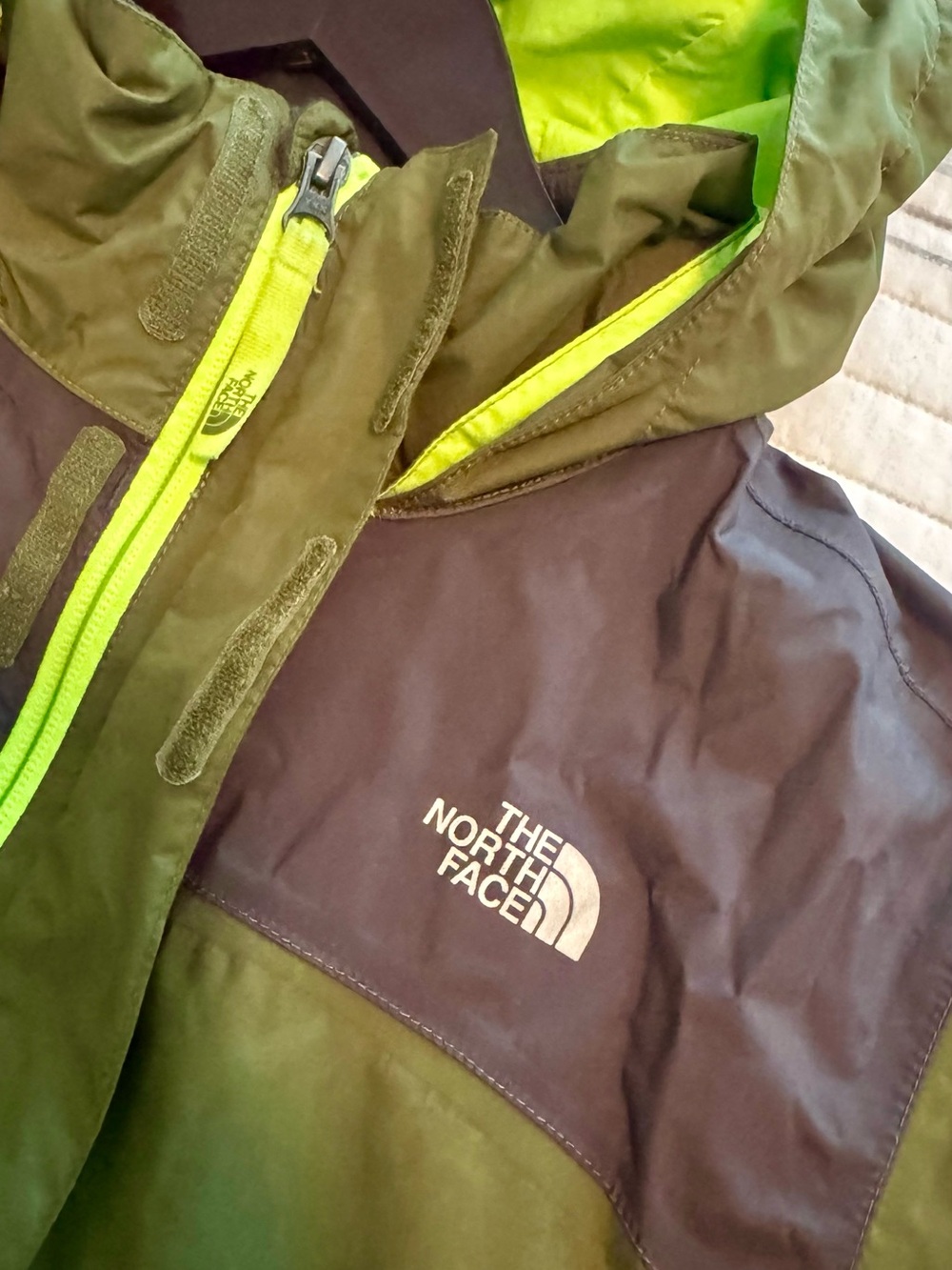 The North Face Youth XL 18/20 Olive/Gray & Lime Hooded Waterproof Jacket